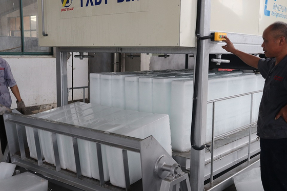 रेफ्रिजरेटर के लिए 5T ब्लॉक आइस मशीन मेकिंग आइस ब्लॉक मशीन डायरेक्ट कूलिंग कमर्शियल टाइप